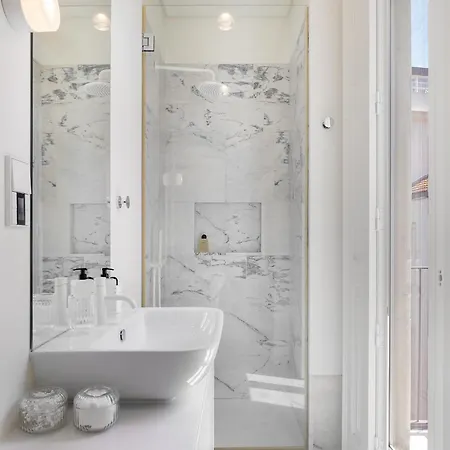 Whome Timeless Design Meets Convenience Lägenhet *